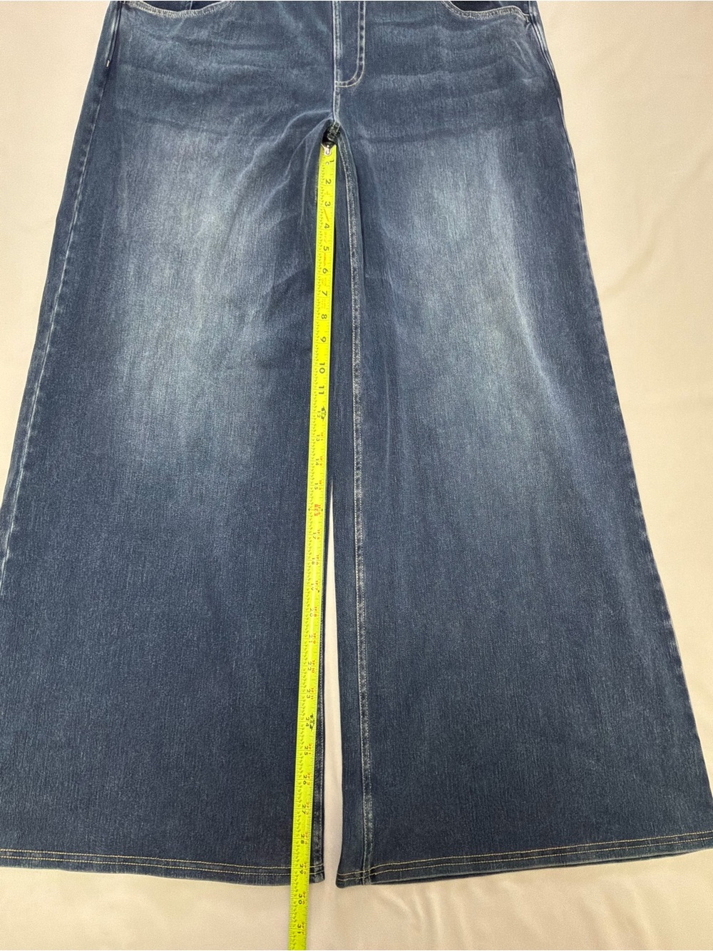 HALARA Wide-Leg Flare Jeans in Washed Blue - Picture 5 of 15